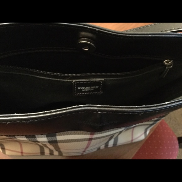 Burberry purse. - Picture 2 of 7